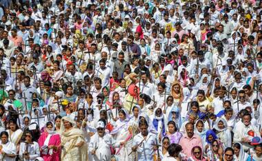 Good Friday 2018: Christians take out processions, observe fast on day marking crucifixion of Jesus Christ