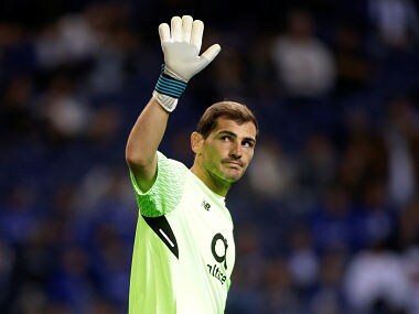 Soccer Football - Champions League - FC Porto vs Besiktas JK - Estadio do Dragao, Porto, Portugal - September 13, 2017 Porto's Iker Casillas gestures REUTERS/Miguel Vidal - RC1CB371F550
