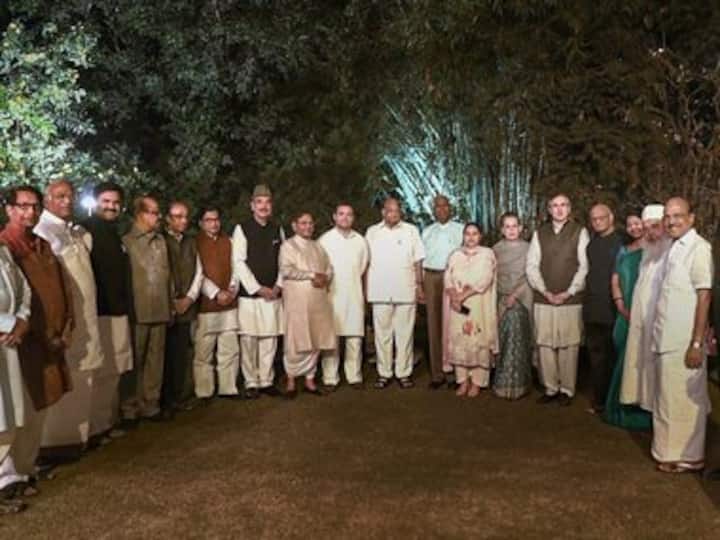 Sonia Gandhi hosts dinner for Opposition parties; Congress says meeting organised for friendship, amity Sonia Gandhi hosts dinner for Opposition parties; Congress says meeting organised for friendship, amity