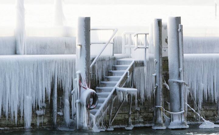 Daily life across Europe hit by persistent snow, freezing conditions from Siberian cold snap Daily life across Europe hit by persistent snow, freezing conditions from Siberian cold snap