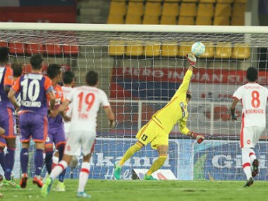 FC Pune City goalkeeper Vishal Kaith pulled off an incredible save to deny Bengaluru FC's Sunil Chhetri. ISL