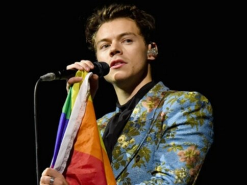 Harry Styles debuts new song Medicine; fans believe lyrics hint at pop star's bisexuality Harry Styles debuts new song Medicine; fans believe lyrics hint at pop star's bisexuality