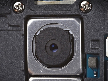 The dual-aperture is exciting in theory, but is it just a gimmick?