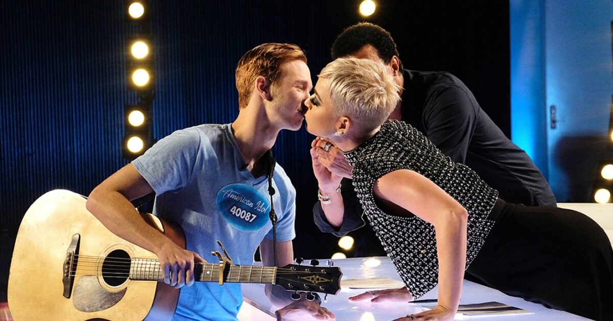 Katy Perry Tricks 19 Year Old American Idol Contestant Into Kissing Her On The Lips Rouses