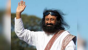 After raising pro-freedom slogans at Sri Sri Ravi Shankar's event in Srinagar, people leave venue midway