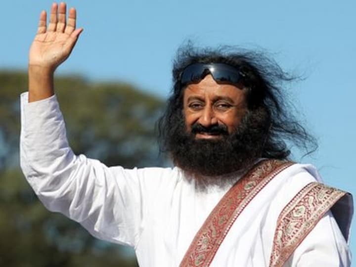 After raising pro-freedom slogans at Sri Sri Ravi Shankar's event in Srinagar, people leave venue midway