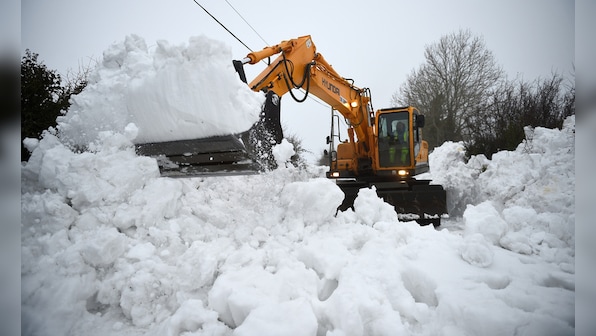 Nor'easter slams US East Coast with heavy snow, more than 2000 flights cancelled