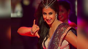 Urmila Matondkar returns to screens after ten years with Blackmail song 'Bewafa Beauty' along with Irrfan Khan