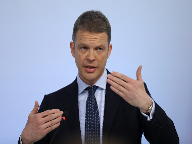 Deutsche Bank picks retail specialist Christian Sewing as new CEO to replace John Cryan Deutsche Bank picks retail specialist Christian Sewing as new CEO to replace John Cryan