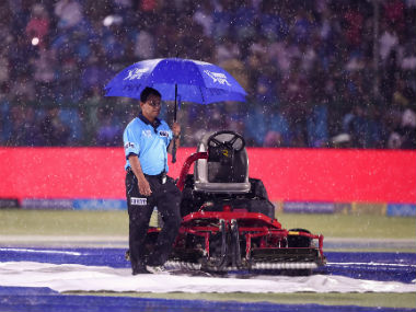 IPL 2018: Slippery wicket, slow outfield made it difficult for Delhi Daredevils to chase target down, says Praveen Amre IPL 2018: Slippery wicket, slow outfield made it difficult for Delhi Daredevils to chase target down, says Praveen Amre