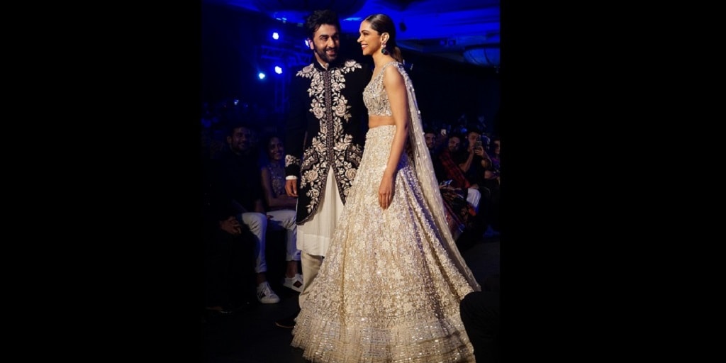 Mijwan 2022: Ranveer Singh Kisses Deepika Padukone As They Walk The Ramp  For Manish Malhotra