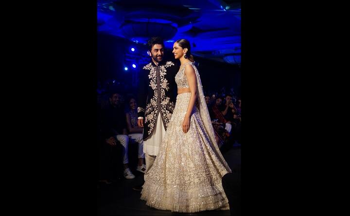 Deepika Padukone, Ranbir Kapoor set the ramp on fire with Manish Malhotra's collection at The Walk of Mijwan Deepika Padukone, Ranbir Kapoor set the ramp on fire with Manish Malhotra's collection at The Walk of Mijwan