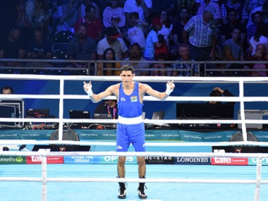 Commonwealth Games 2018: Veteran MC Mary Kom, young Gaurav Solanki claim boxing gold medals Commonwealth Games 2018: Veteran MC Mary Kom, young Gaurav Solanki claim boxing gold medals