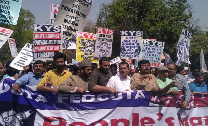 A protest by the Krantikari Yuva Sangathan against privatisation of education. Image courtesy: Facebook/Krantikari Yuva Sangathan 