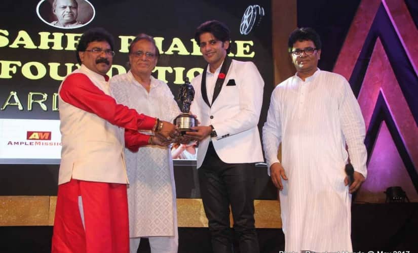 Karanvir Bohra with his Dadasaheb Phalke Award/Image from Facebook.