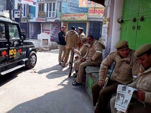 Unnao rape: After victim's father dies in police custody, administration rushes to fix accountability Unnao rape: After victim's father dies in police custody, administration rushes to fix accountability