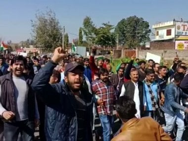 Hundreds marched on the streets of Kathua with tricolour in hand, in support of 2 policemen who have been accused of rape. CNN-News18
