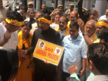 Andhra special status: Arvind Kejriwal meets detained TDP MPs in Delhi, extends support for party's demands Andhra special status: Arvind Kejriwal meets detained TDP MPs in Delhi, extends support for party's demands