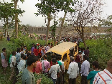 13 children dead, eight injured as train rams into schoolbus in Uttar Pradesh's Kushinagar; Yogi Adityanath orders inquiry 13 children dead, eight injured as train rams into schoolbus in Uttar Pradesh's Kushinagar; Yogi Adityanath orders inquiry