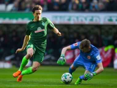 Bundesliga: Lukas Hradecky howler hands Werder Bremen win over Eintracht Frankfurt; Borussia Monchengladbach held by Mainz Bundesliga: Lukas Hradecky howler hands Werder Bremen win over Eintracht Frankfurt; Borussia Monchengladbach held by Mainz