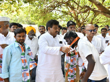 Karnataka polls: Lingayats won't vote for BJP due to the treatment meted out to Yeddyurappa, says minister MB Patil Karnataka polls: Lingayats won't vote for BJP due to the treatment meted out to Yeddyurappa, says minister MB Patil