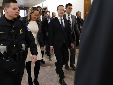 Facebook's Mark Zuckerberg meets US lawmakers, apologises for Cambridge Analytica row Facebook's Mark Zuckerberg meets US lawmakers, apologises for Cambridge Analytica row