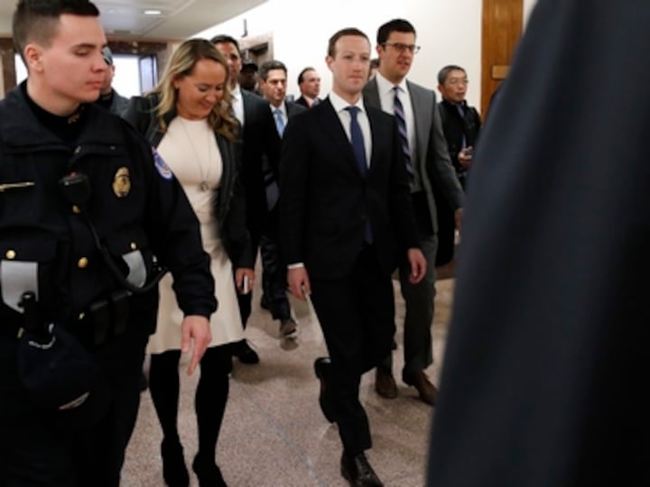 Facebook's Mark Zuckerberg meets US lawmakers, apologises for Cambridge Analytica row