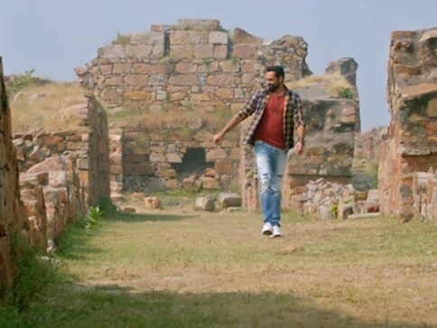 Tujhe Dekhti Hai Nazar, from Nanu Ki Jaanu, shows unusual romance between Abhay Deol, Patralekhaa Tujhe Dekhti Hai Nazar, from Nanu Ki Jaanu, shows unusual romance between Abhay Deol, Patralekhaa