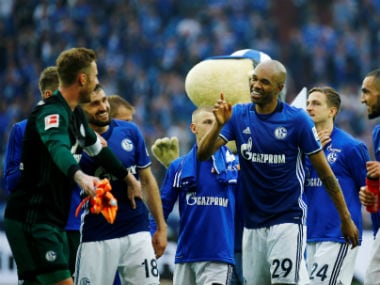 Schalke's Naldo celebrates with Ralf Fahrmann and teammates at the end of the match. Reuters