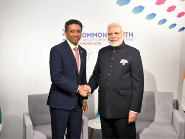 Narendra Modi holds talks with Sheikh Hasina, other leaders on sidelines of CHOGM; no meet with Shahid Khaqan Abbasi Narendra Modi holds talks with Sheikh Hasina, other leaders on sidelines of CHOGM; no meet with Shahid Khaqan Abbasi