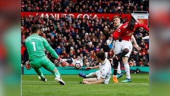 Premier League: Romelu Lukaku, Alexis Sanchez strike in Manchester United's 2-0 win; Liverpool beat Crystal Palace