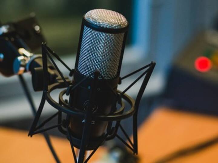 Google's new podcast app for Android comes built into Search and Assistant