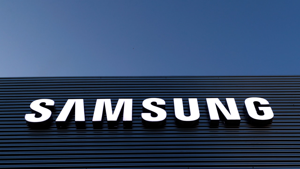 The logo of Samsung is seen on a building during the Mobile World Congress in Barcelona, Spain February 25, 2018. REUTERS/Yves Herman - RC1A9E7DDA00
