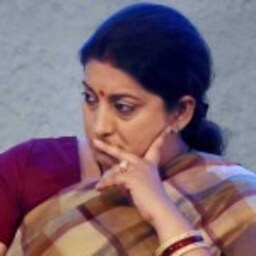 After aide's death, Smriti Irani urges BJP workers to exercise restraint, attacks Rahul Gandhi over Amethi remark