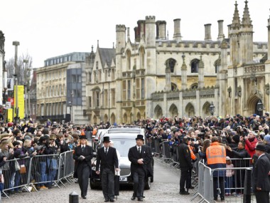 Stephen Hawking funeral: Crowds line streets of Cambridge as film stars, astronomers gather to pay final tributes Stephen Hawking funeral: Crowds line streets of Cambridge as film stars, astronomers gather to pay final tributes