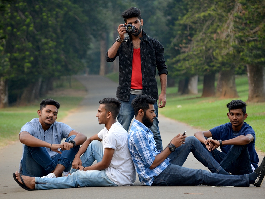 Road photoshoot poses boy | How to pose on road | Dslr photography pose for  men - YouTube