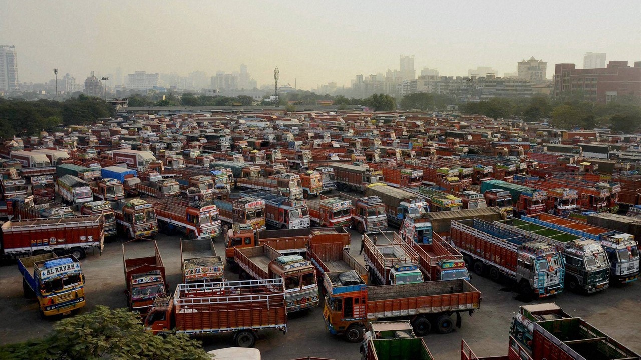 Navi Mumbai: Hundreds of trucks parked at APMC Truck Terminal after slow down of market at APMC in Navi Mumai on Tuesday. PTI Photo (PTI11_15_2016_000132B)