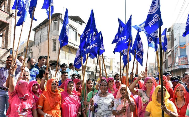 Bharat Bandh: Dalit groups protest against dilution of SC/ST Act; 8 dead, hundreds injured Bharat Bandh: Dalit groups protest against dilution of SC/ST Act; 8 dead, hundreds injured