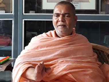 Karnataka polls: Politicians employing religious gimmicks, treating voters like beggars, says Nidumamidi Mutt’s Veerabhadra Swami Karnataka polls: Politicians employing religious gimmicks, treating voters like beggars, says Nidumamidi Mutt’s Veerabhadra Swami