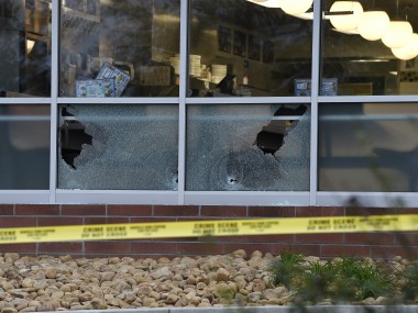 Waffle House shooting: Police in Tennessee's Nashville hunts for semi-nude suspect; mayor calls for gun reform Waffle House shooting: Police in Tennessee's Nashville hunts for semi-nude suspect; mayor calls for gun reform