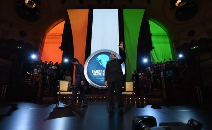 Narendra Modi in London: PM addresses Indian diaspora in 'Bharat Ki Baat', meets Queen Elizabeth II Narendra Modi in London: PM addresses Indian diaspora in 'Bharat Ki Baat', meets Queen Elizabeth II