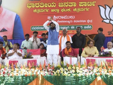 B Sriramulu (centre) with G Janardhana Reddy (third from right), Shivraj Singh Chouhan (second from right) and BS Yeddyurappa (extreme right).