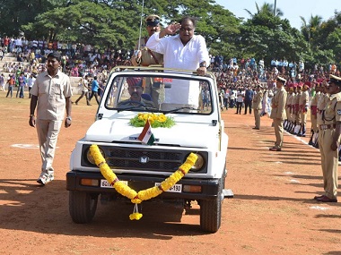 Karnataka polls: 'Rebel' MH Ambareesh opts out of Mandya contest as Congress seeks his support to reclaim lost ground Karnataka polls: 'Rebel' MH Ambareesh opts out of Mandya contest as Congress seeks his support to reclaim lost ground