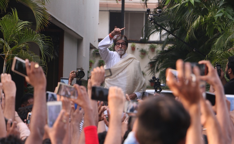 Amitabh Bachchan dances to 102 Not Out song 'Badumbaaa!' outside his Juhu home Amitabh Bachchan dances to 102 Not Out song 'Badumbaaa!' outside his Juhu home