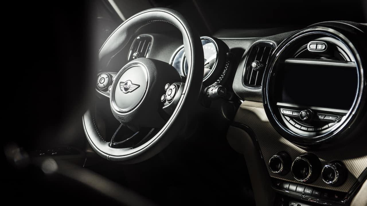 Using the Mini Connected App, the Countryman can not only transmit trip, fuel and service information to the phone, it can also read the smartphone’s calendar entries etc. Image: BMW Press