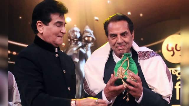 Dharmendra, Rajkumar Hirani honoured by Maharashtra CM Devendra ...
