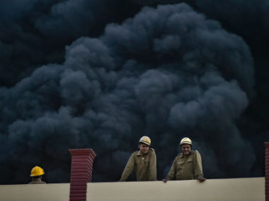 Massive fire breaks out at rubber factor in Delhi's Malviya Nagar, 30 fire tenders sent to douse blaze Massive fire breaks out at rubber factor in Delhi's Malviya Nagar, 30 fire tenders sent to douse blaze