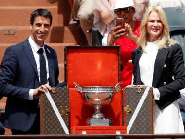 Actress Nicole Kidman and former athlete Tony Estanguet with the Roland Garros men's trophy. Reuters