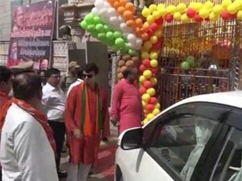 Allahabad SP gets abused, threatened for stopping UP BJP MLA Harshvardhan Bajpayee from entering Yogi Adityanath meeting Allahabad SP gets abused, threatened for stopping UP BJP MLA Harshvardhan Bajpayee from entering Yogi Adityanath meeting