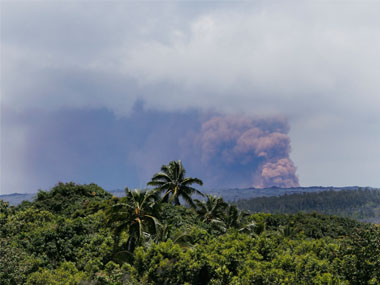 Hawaii residents prepare for more destructive lava flows after Kilauea volcano erupts Hawaii residents prepare for more destructive lava flows after Kilauea volcano erupts